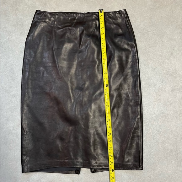 Danier ITALIAN LEATHER. Black Pencil Skirt Knee-Length Cocktail. Size 4 - Picture 5 of 8